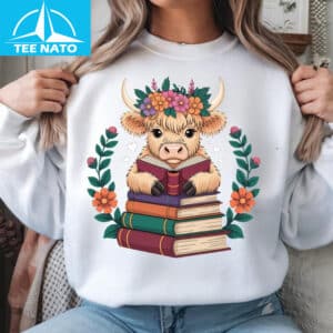 Cute Baby Highland Cow Reading Book Bookworm Shirt