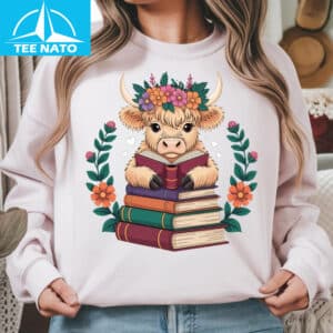 Cute Baby Highland Cow Reading Book Bookworm Shirt5