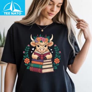 Cute Baby Highland Cow Reading Book Bookworm Shirt8